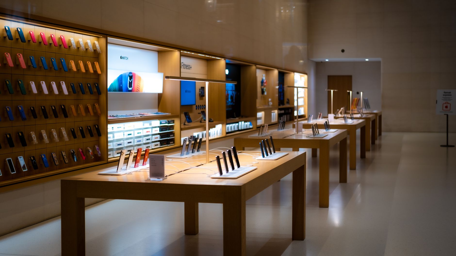 Display tables with phones and devices inside a tech store