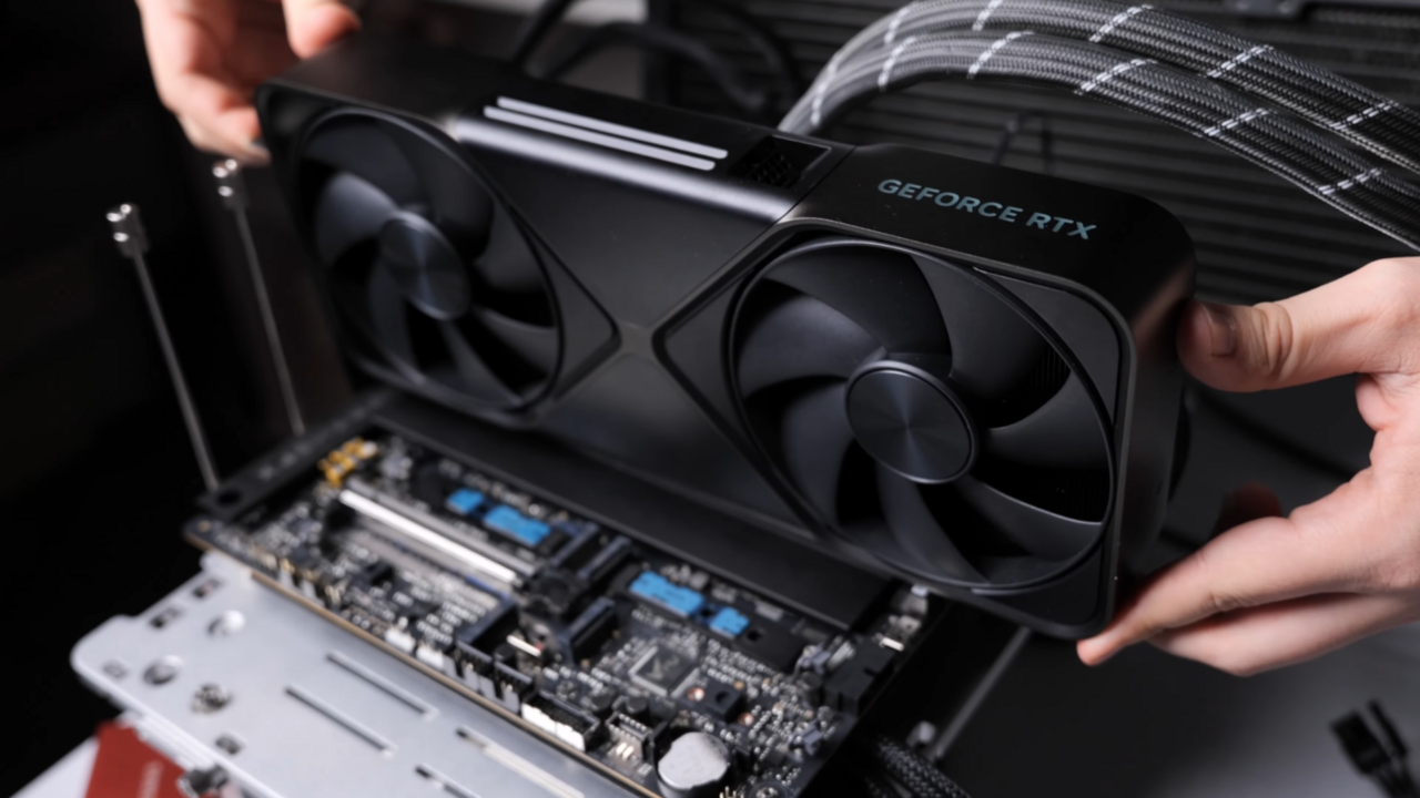 Video about the NVIDIA GeForce RTX 5090 Founders Edition with design of the case (heatsink+connectors) and the performance in games and benchmarks with comparison to the predecessors.